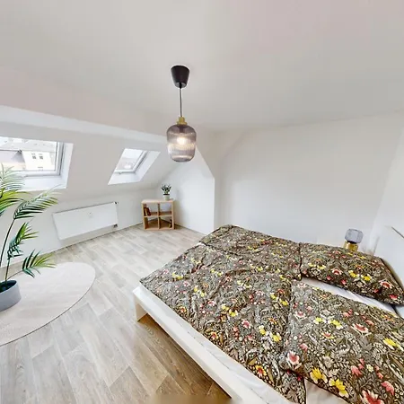 Dachgeschossromantik Geniessen, Bushaltestelle Fusslaeufig Erreichbar, Wlan דירה *