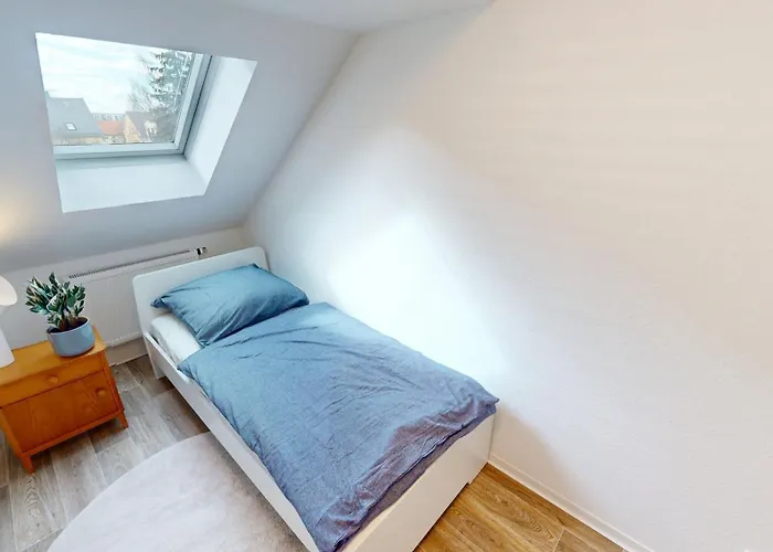 Dachgeschossromantik Geniessen, Bushaltestelle Fusslaeufig Erreichbar, Wlan Lejlighed Chemnitz